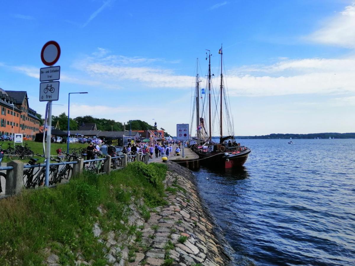 Backstage Apartment Kiel-Holtenau Exteriör bild